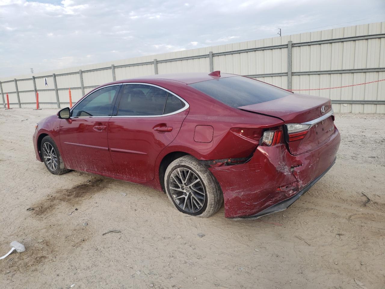 2017 Lexus ES - Image 2