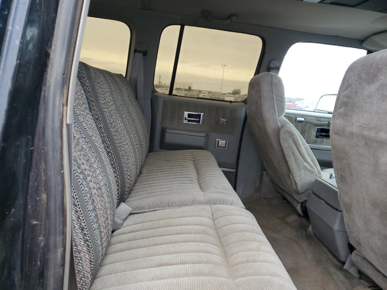 1991 Chevrolet Suburban - Image 11