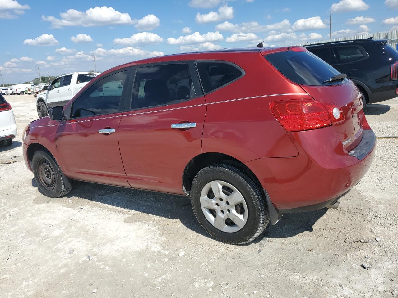 2010 Nissan Rogue - Image 2