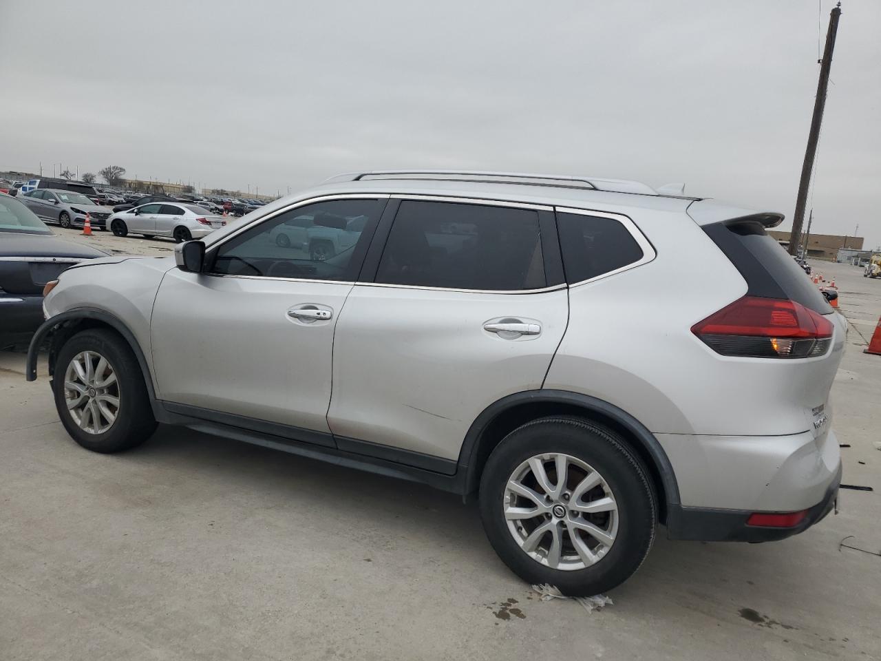 2018 Nissan Rogue - Image 2