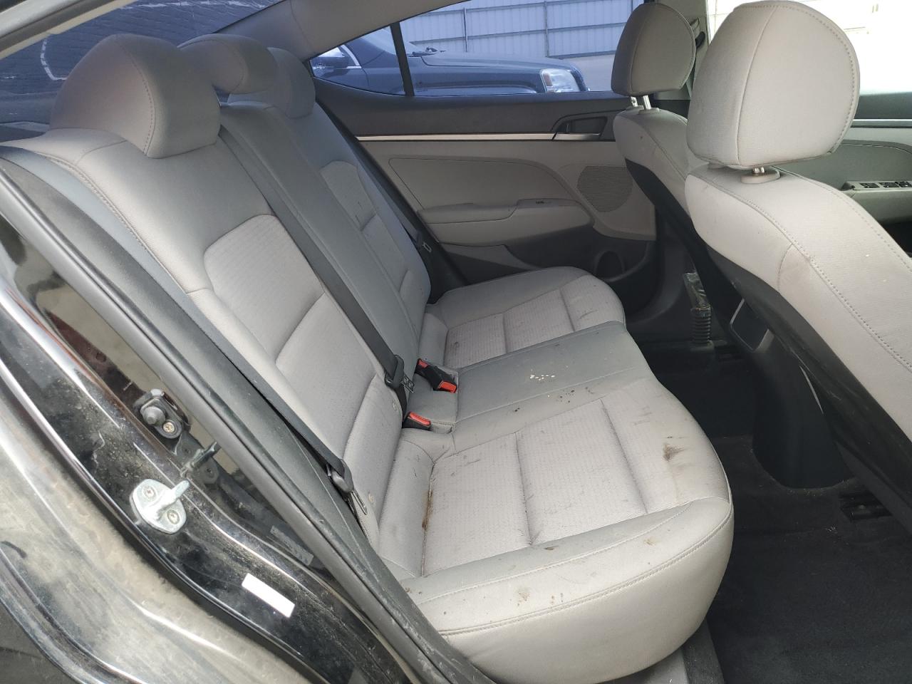 2017 Hyundai Elantra - Image 10