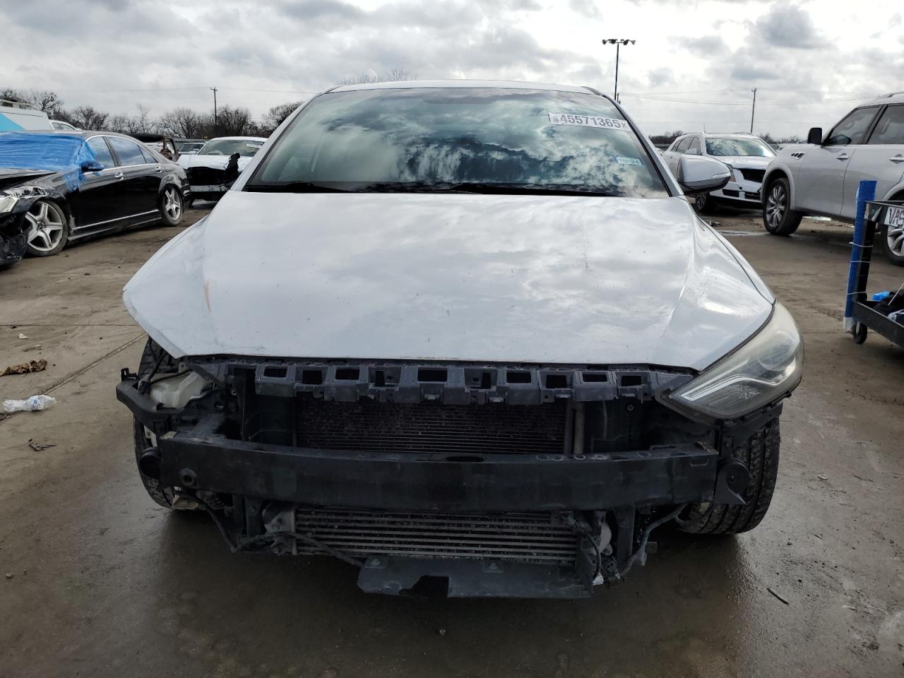 2018 Hyundai Elantra - Image 5