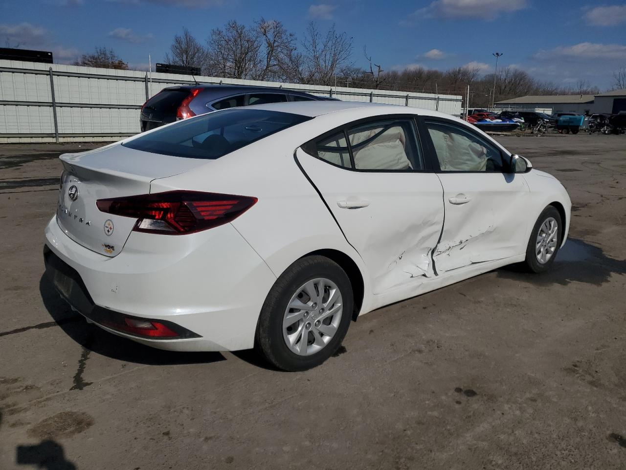 2019 Hyundai Elantra - Image 3