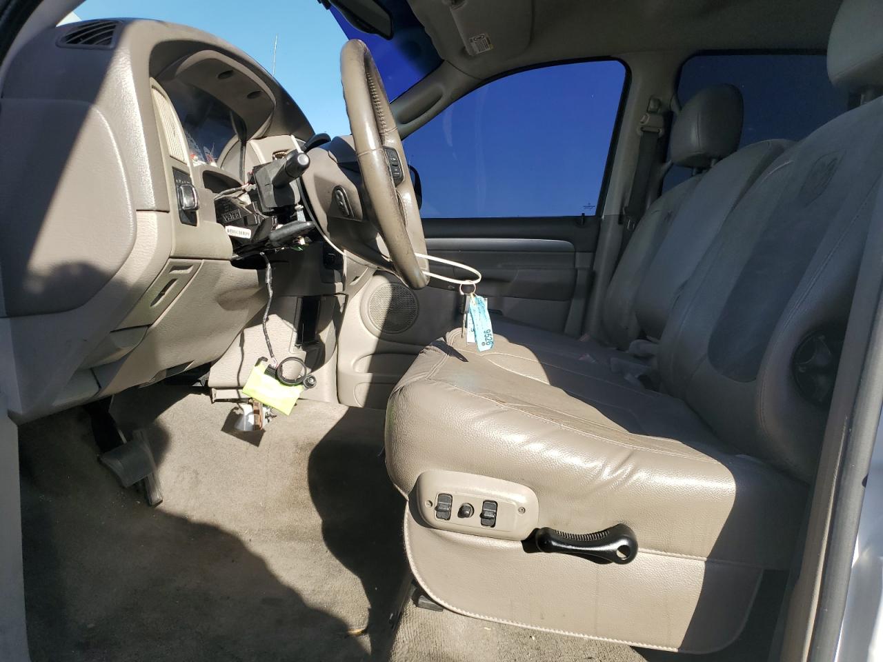 2004 Dodge RAM - Image 7