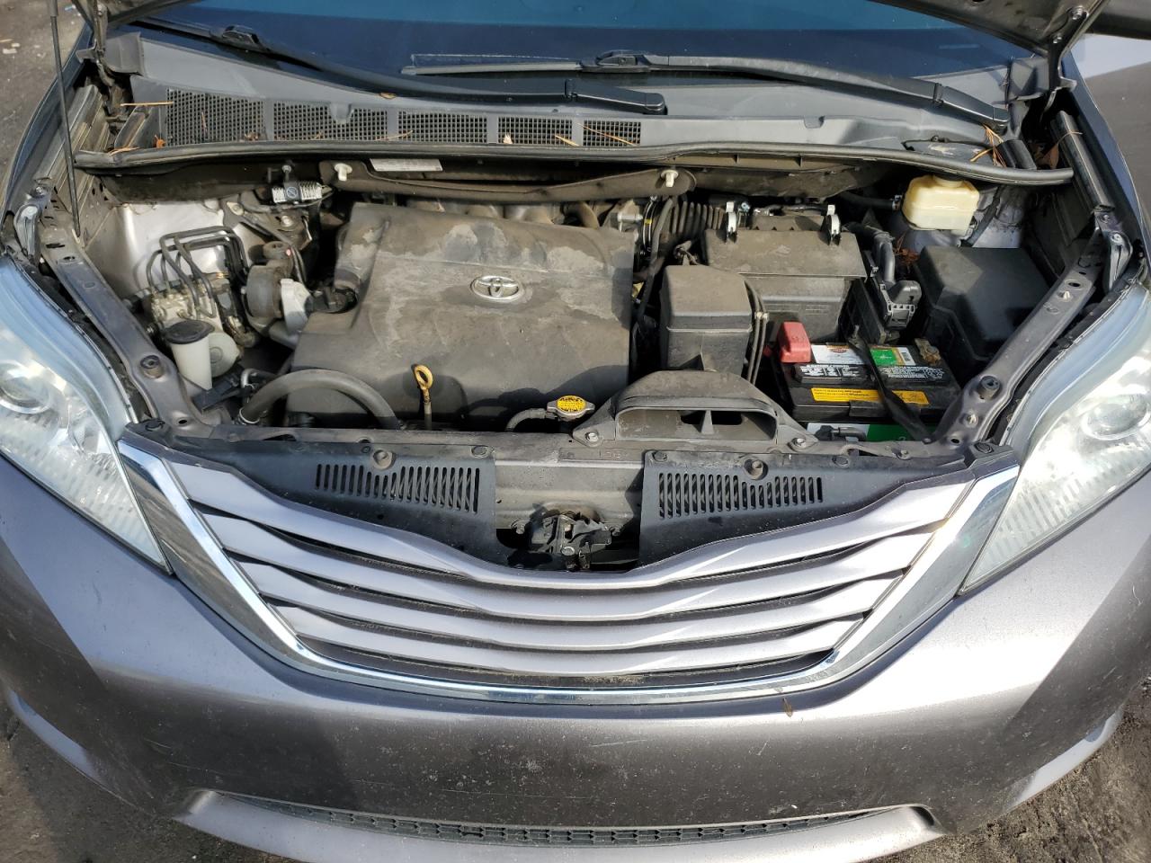 2016 Toyota Sienna - Image 12