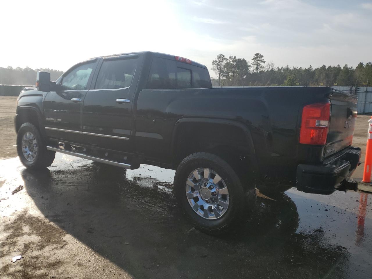 2015 GMC Sierra - Image 2