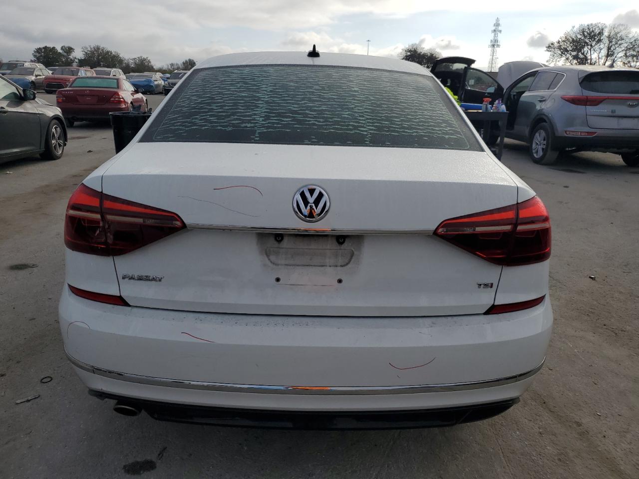 2017 Volkswagen Passat - Image 6