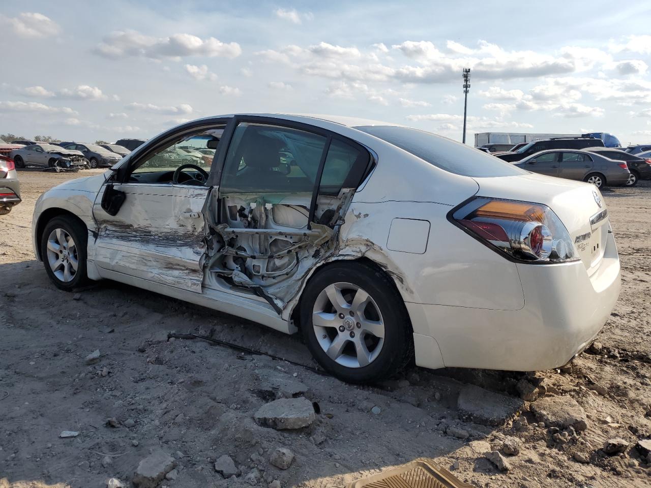 2009 Nissan Altima - Image 2