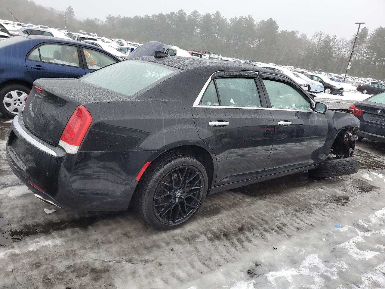 2018 Chrysler 300 - Image 3