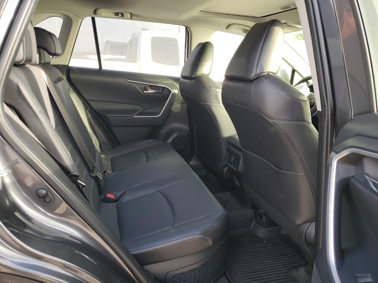 2022 Toyota RAV 4 - Image 11