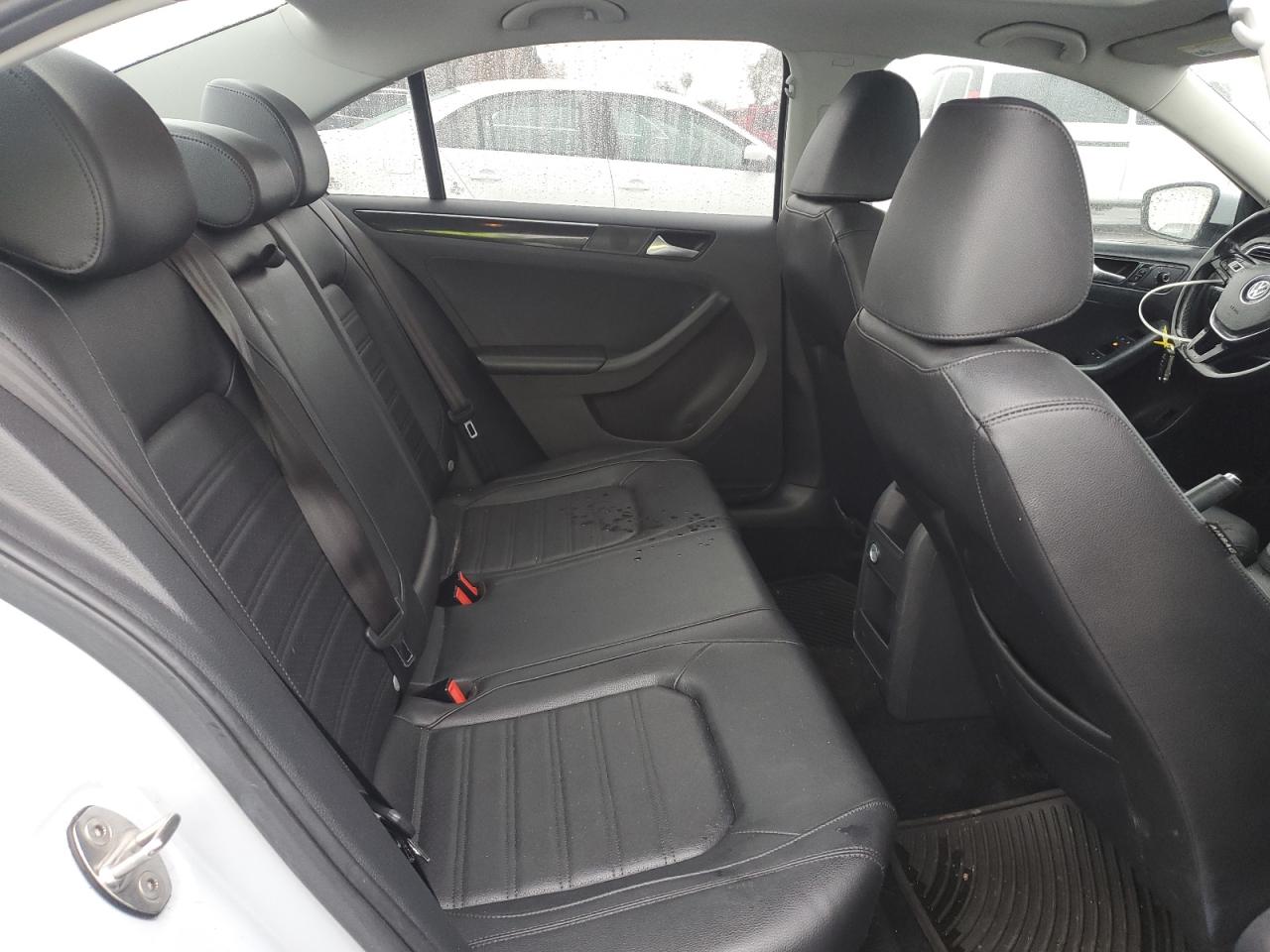 2017 Volkswagen Jetta - Image 10