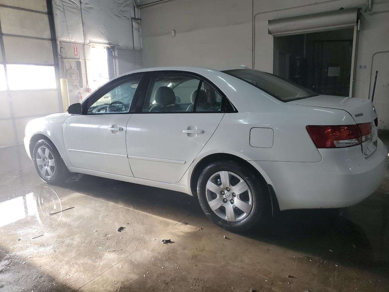 2008 Hyundai Sonata - Image 2