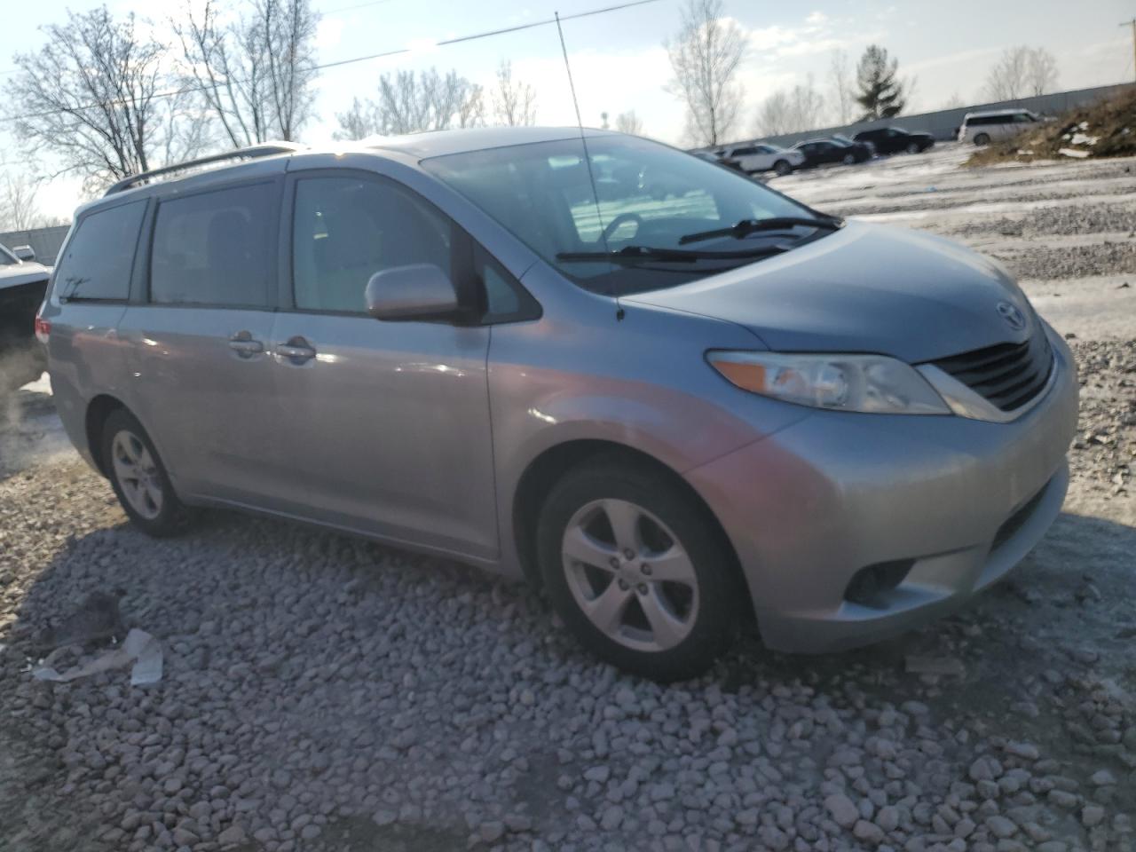 2011 Toyota Sienna - Image 4