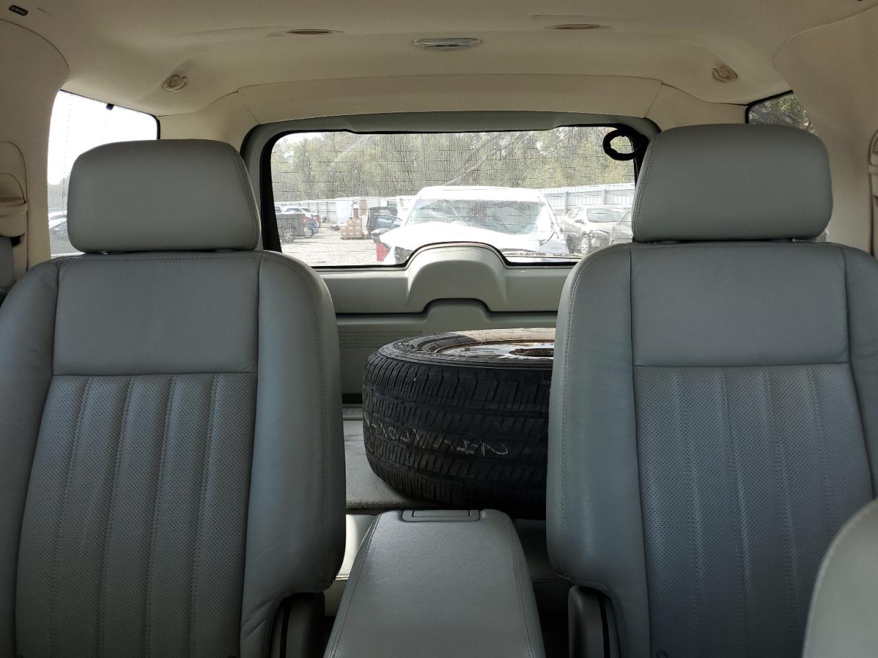 2003 Lincoln Aviator - Image 10