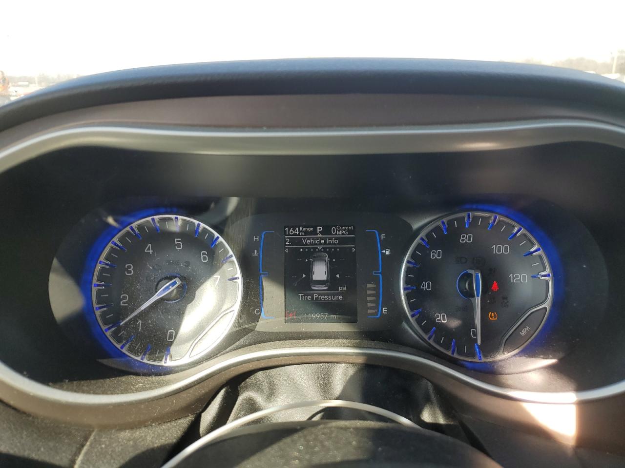 2017 Chrysler Pacifica - Image 9