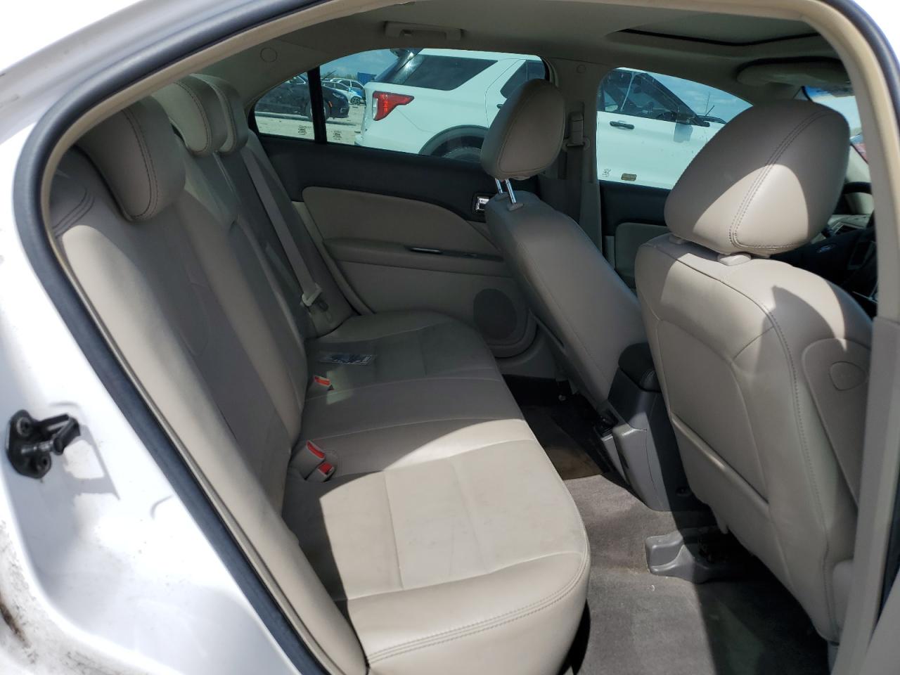 2010 Ford Fusion - Image 10
