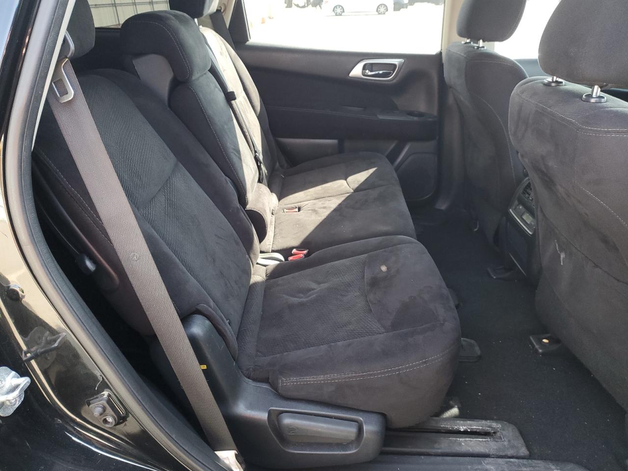 2015 Nissan Pathfinder - Image 11