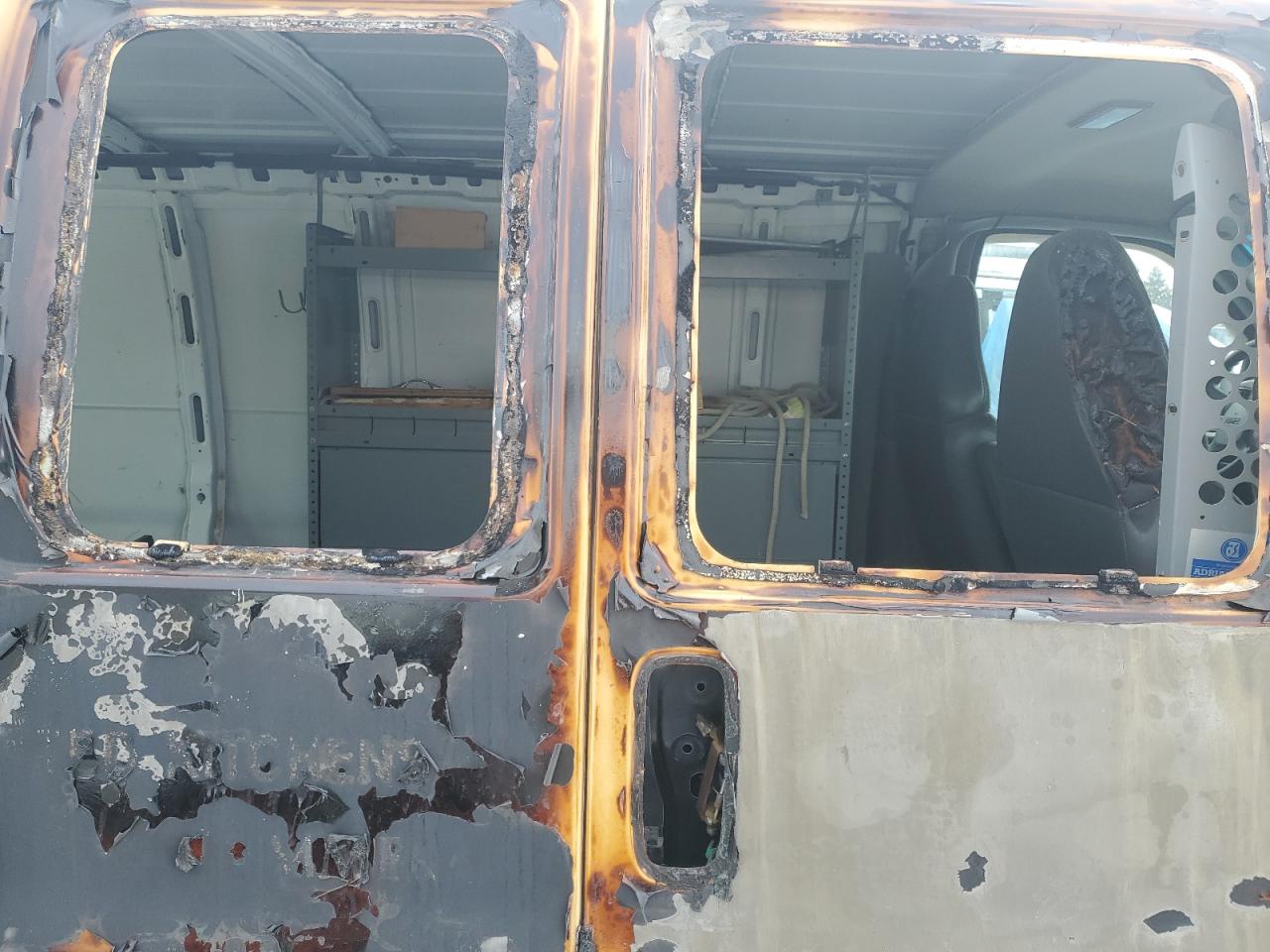 2002 GMC Savana - Image 11