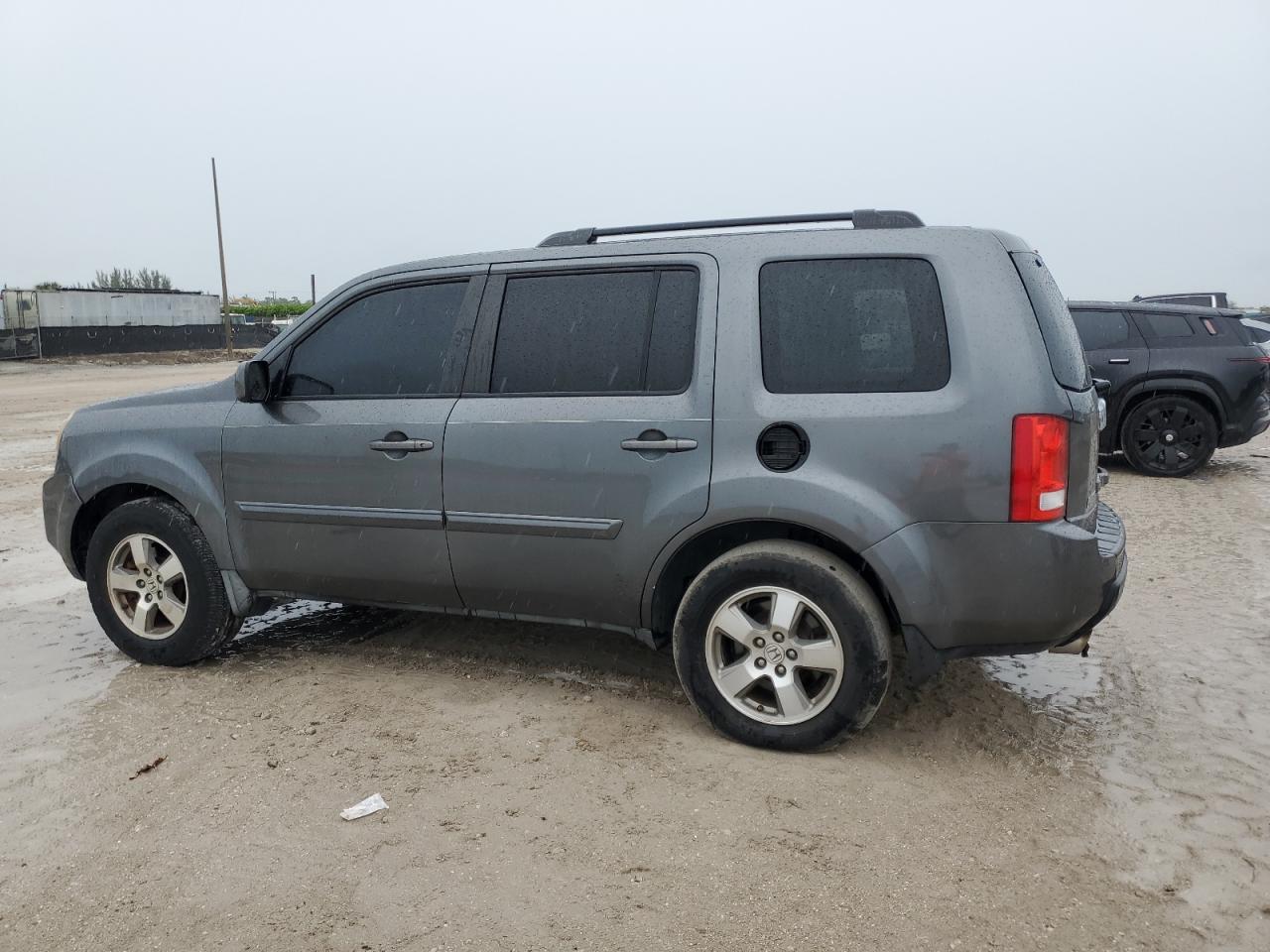 2010 Honda Pilot - Image 2