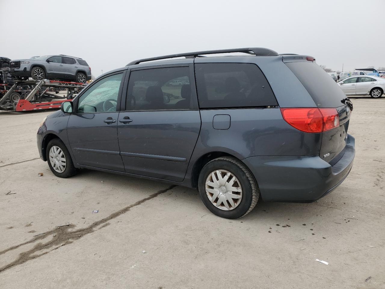 2009 Toyota Sienna - Image 2