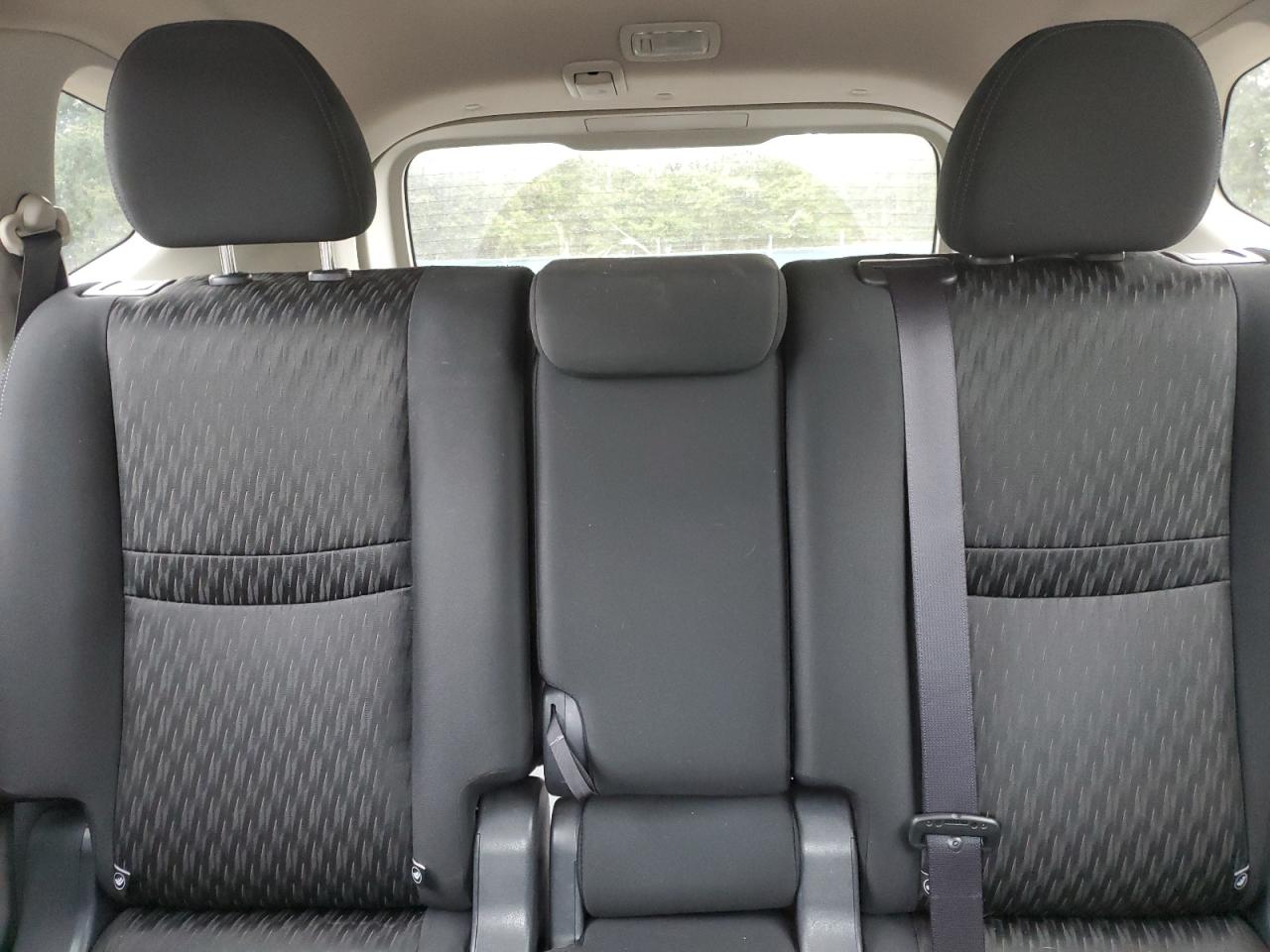 2017 Nissan Rogue - Image 10