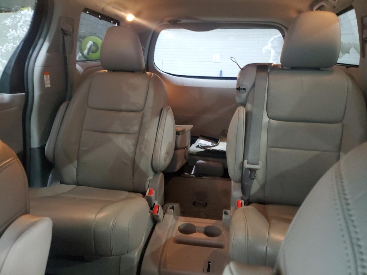 2018 Toyota Sienna - Image 10