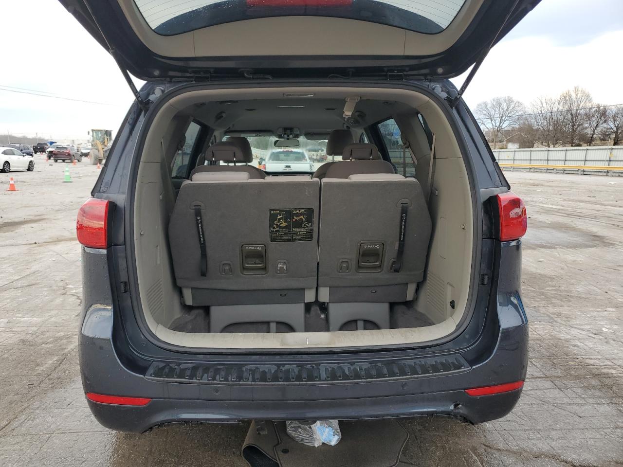 2016 Kia Sedona - Image 6
