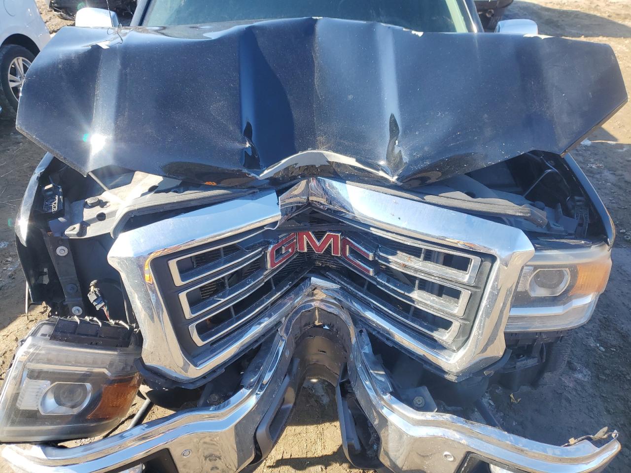 2015 GMC Sierra - Image 11