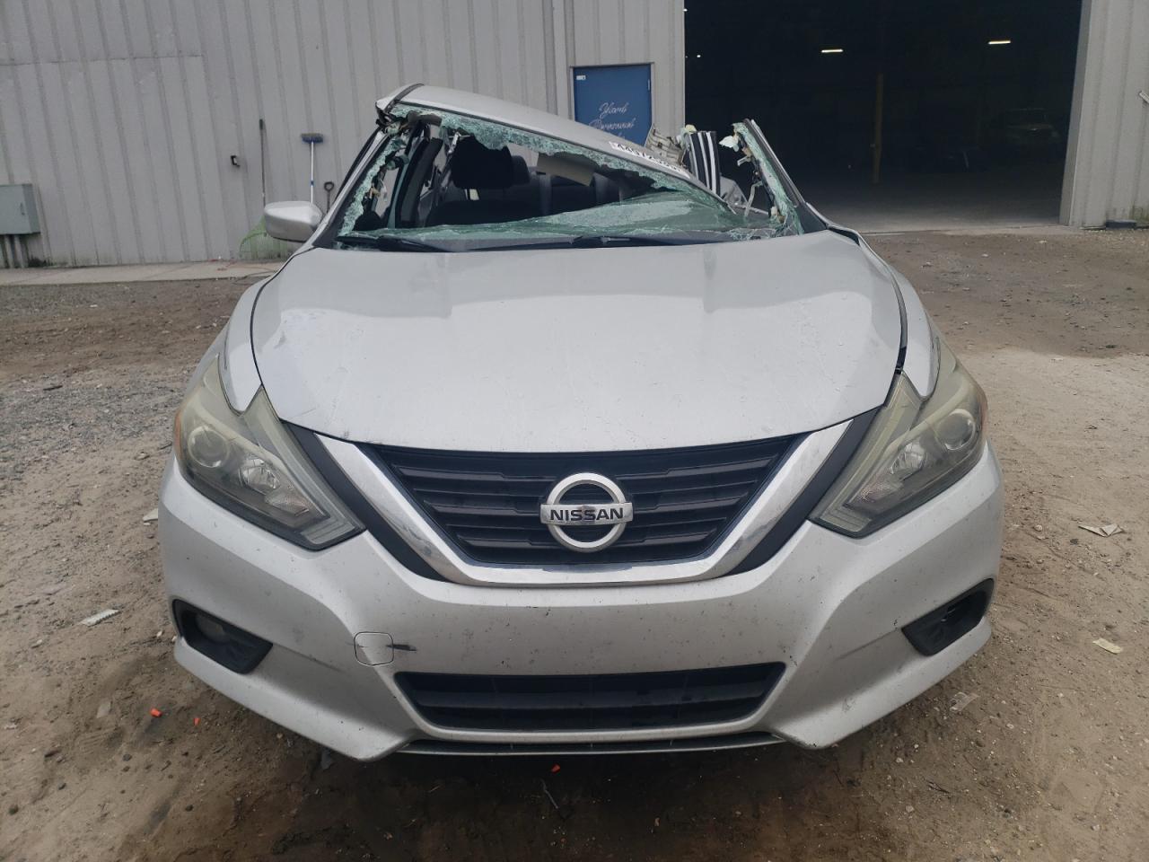 2016 Nissan Altima - Image 5