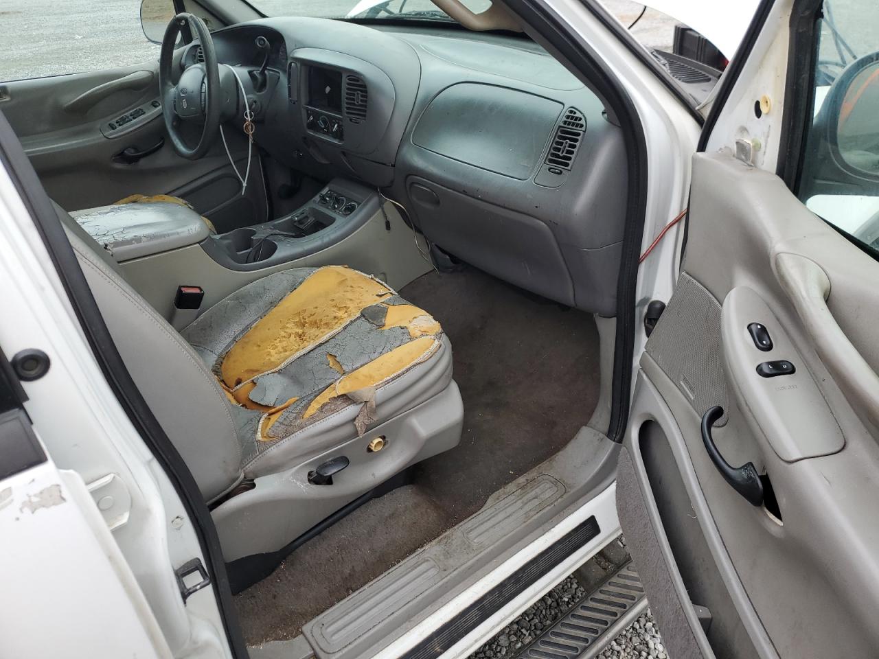 2002 Ford Expedition - Image 8