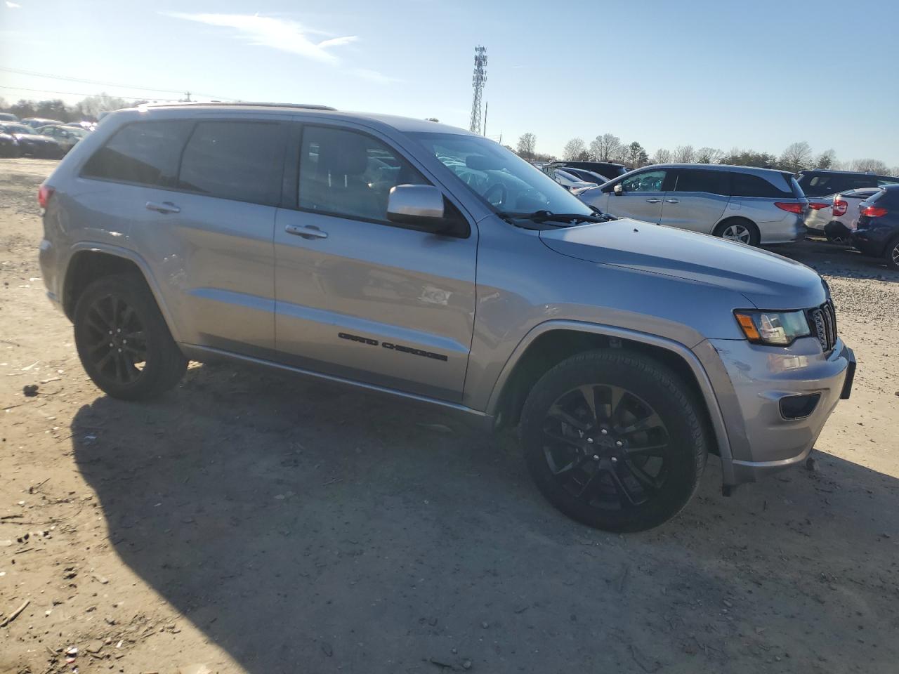 2018 Jeep Grand Cherokee - Image 4