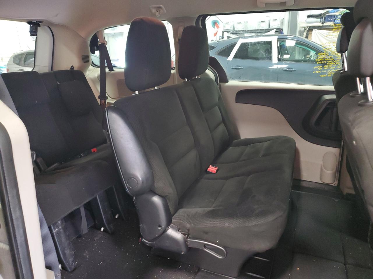 2015 Dodge Caravan - Image 11
