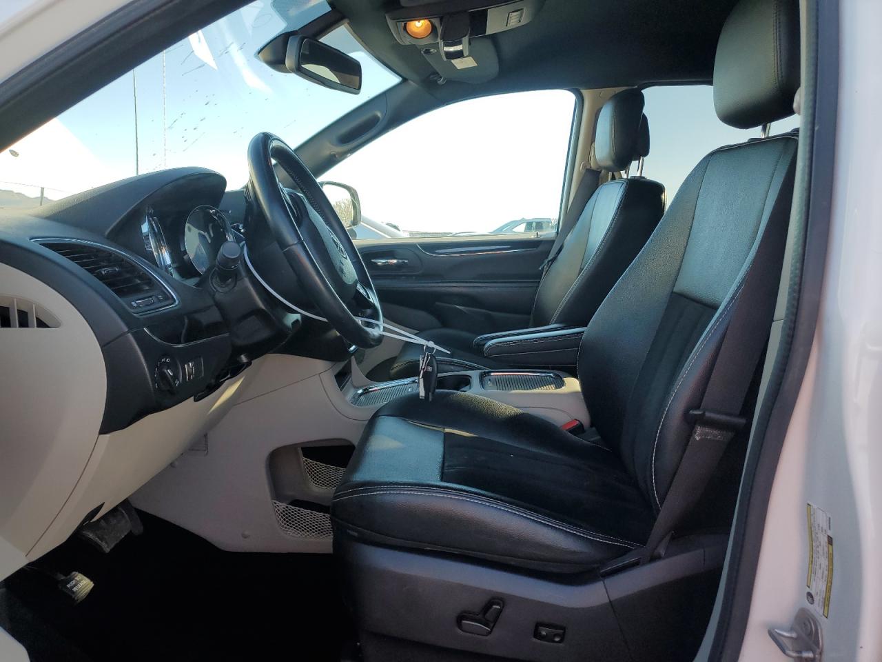 2019 Dodge Caravan - Image 7