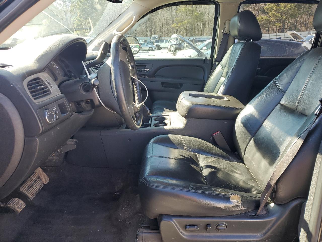 2010 Chevrolet Avalanche - Image 7