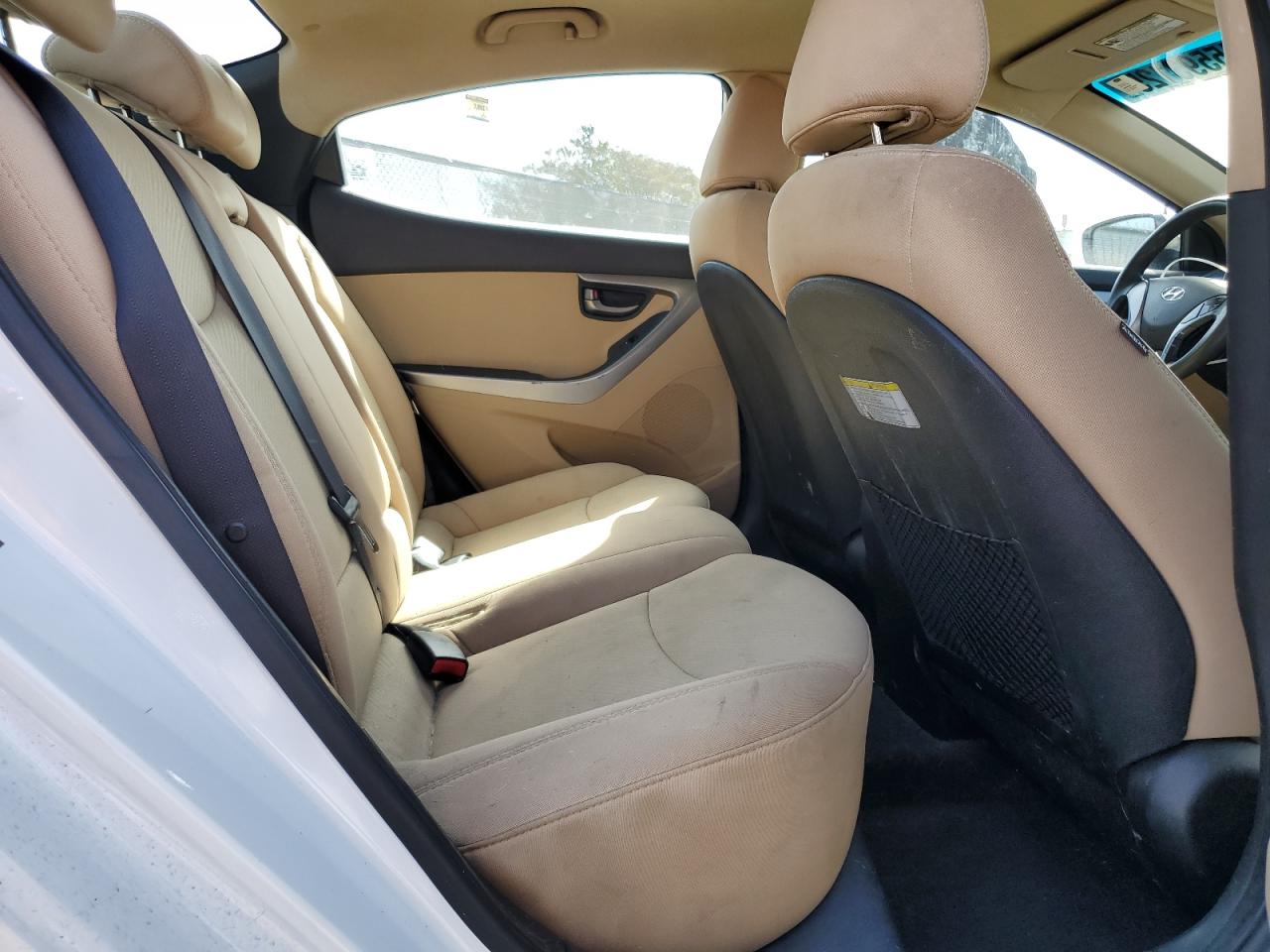 2013 Hyundai Elantra - Image 10