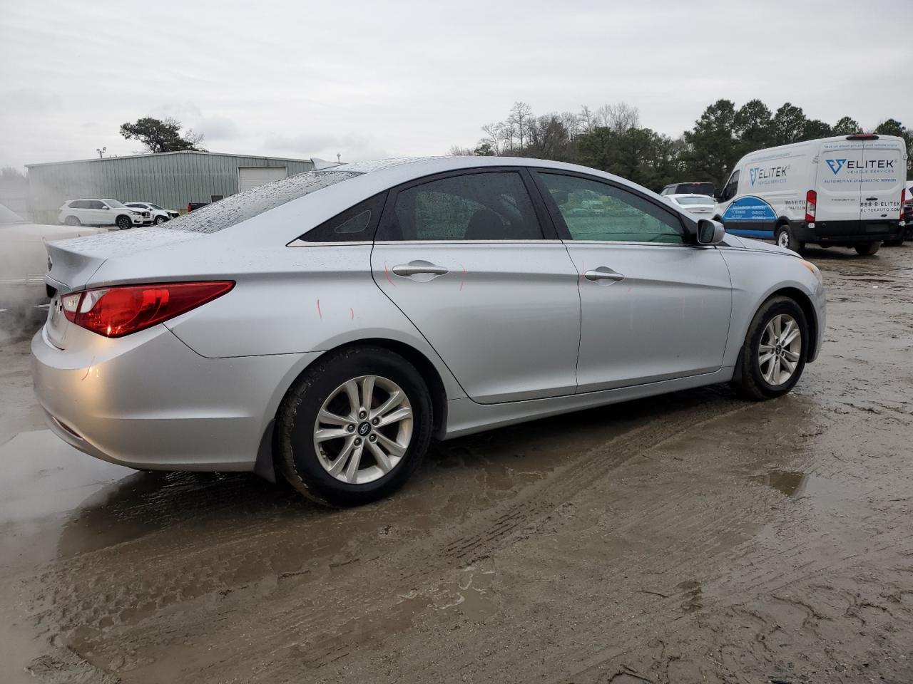 2013 Hyundai Sonata - Image 3