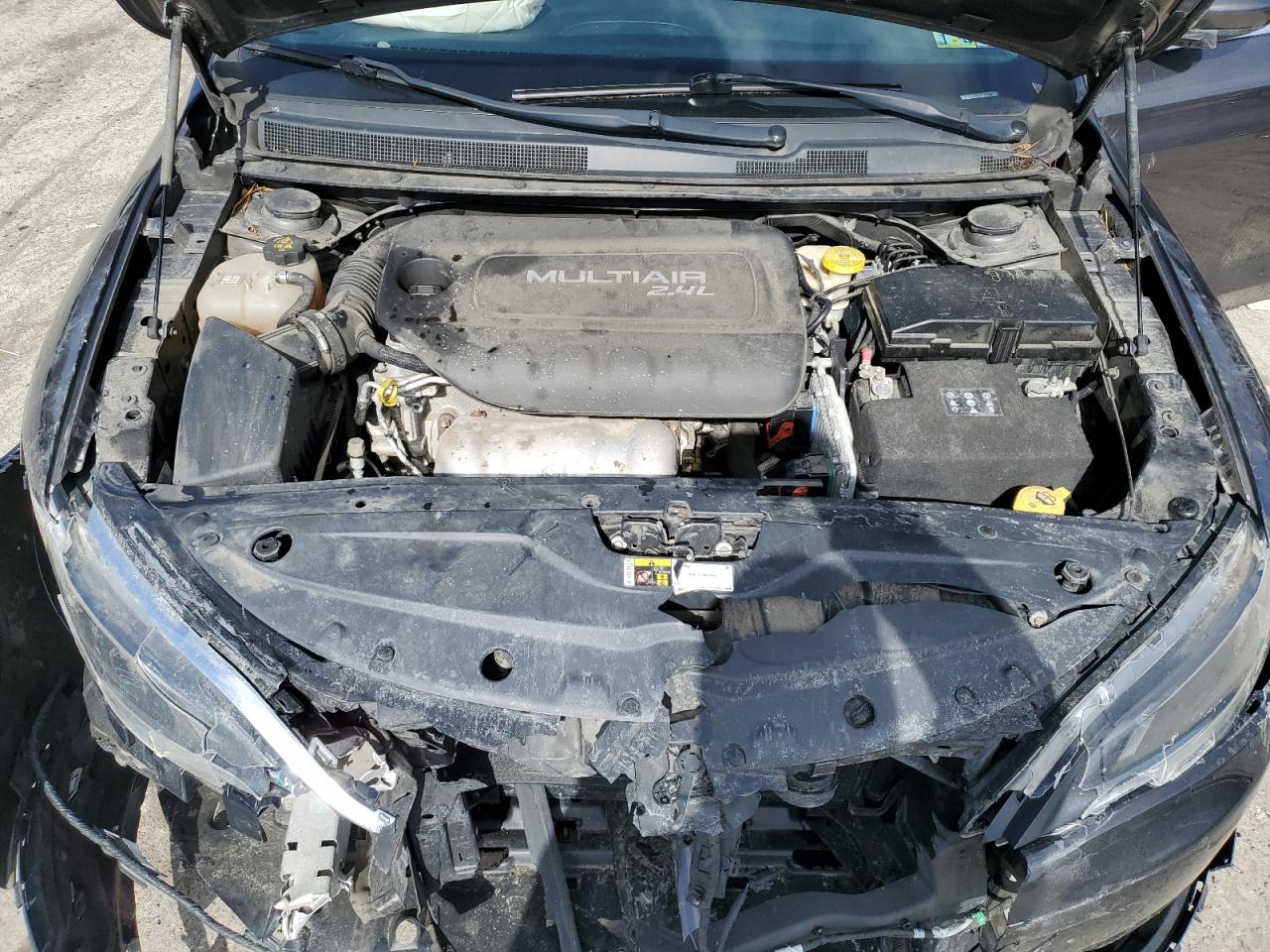 2016 Chrysler 200 - Image 13