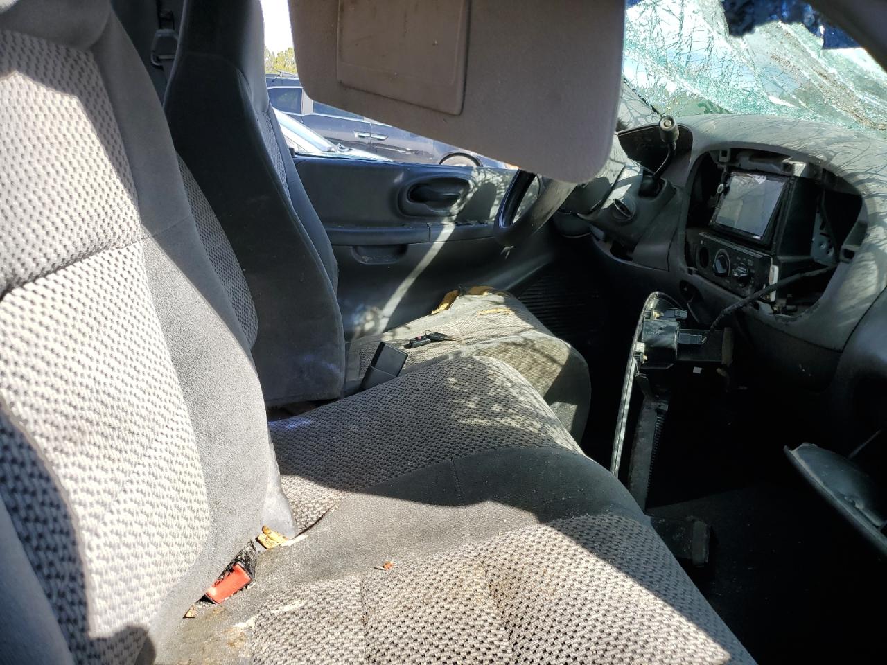 2001 Ford F-150 - Image 10