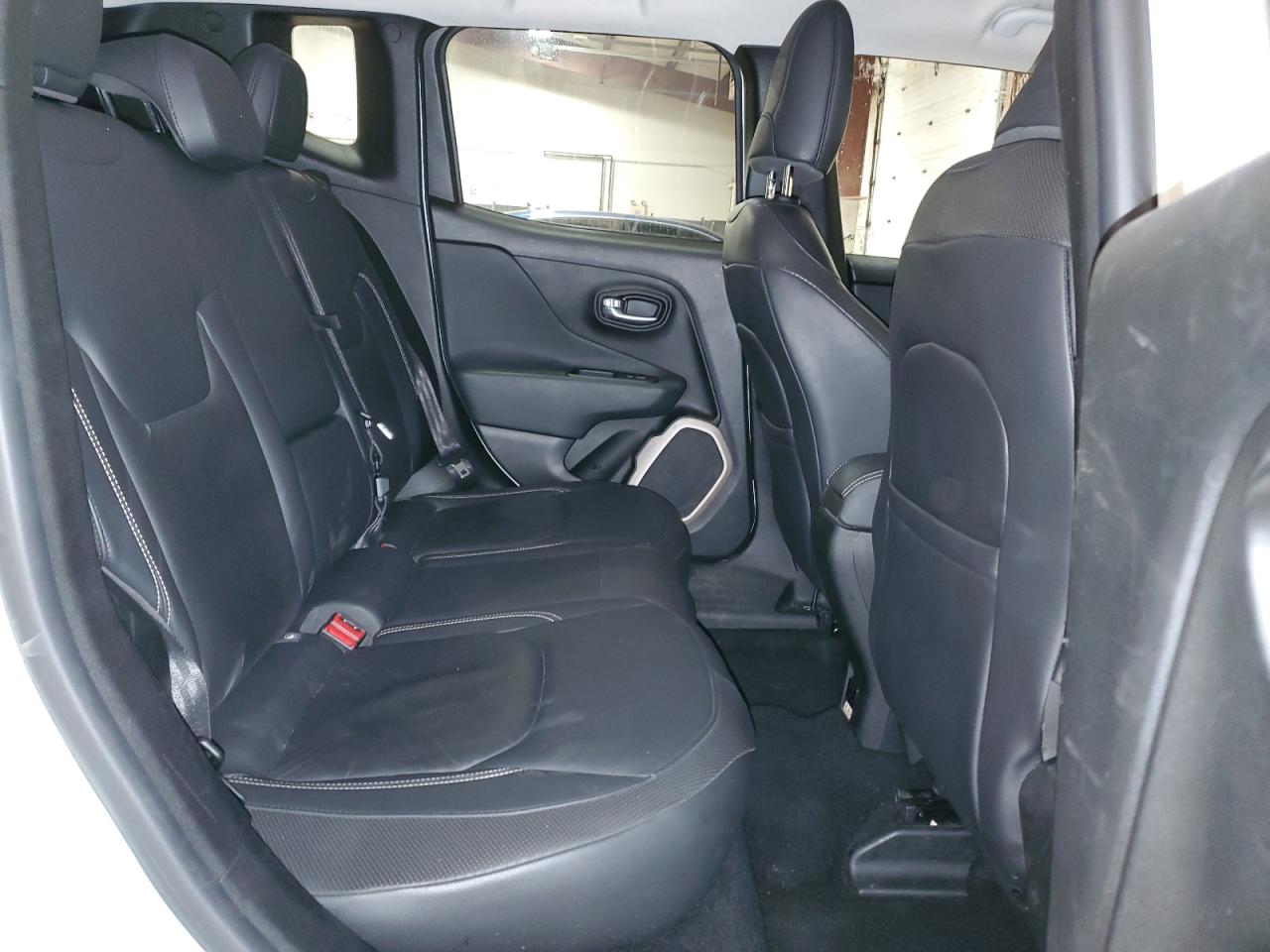 2015 Jeep Renegade - Image 11