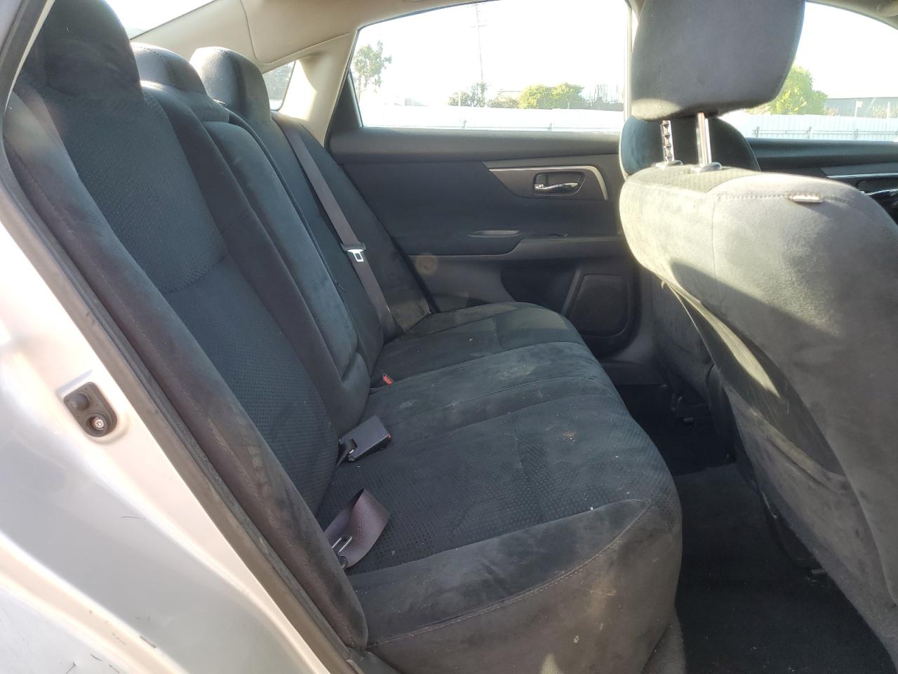 2015 Nissan Altima - Image 10