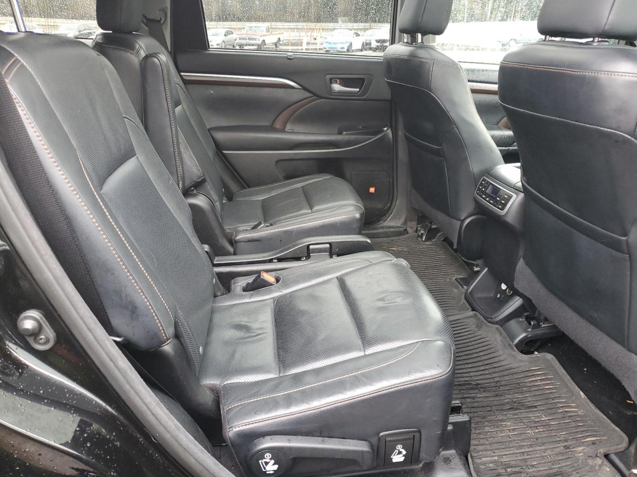 2015 Toyota Highlander - Image 11