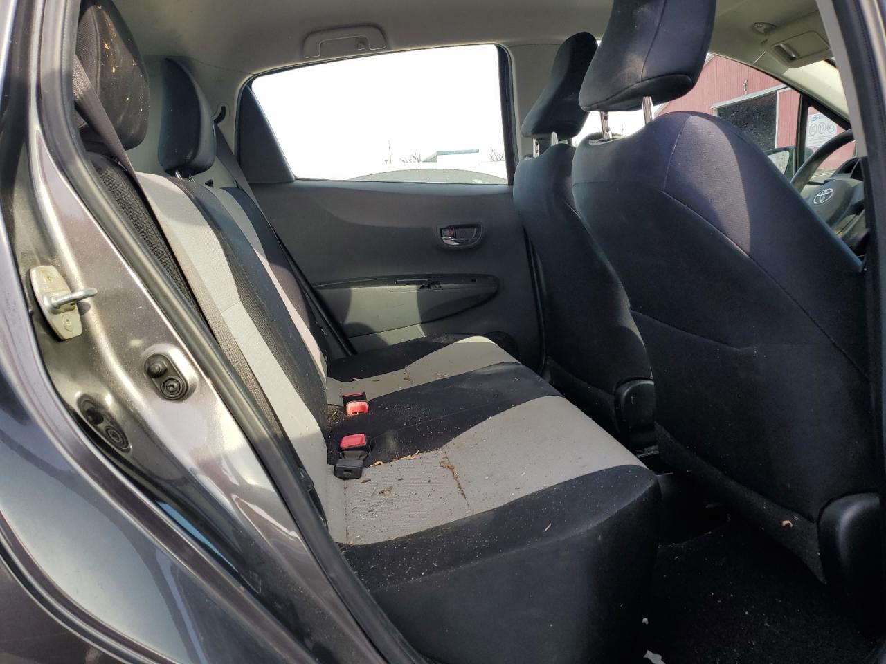 2012 Toyota Yaris - Image 10