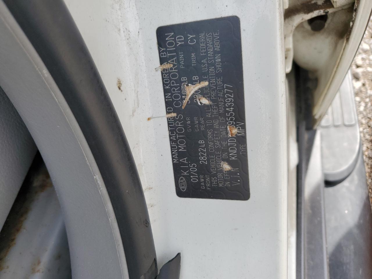 2005 Kia Sorento - Image 14