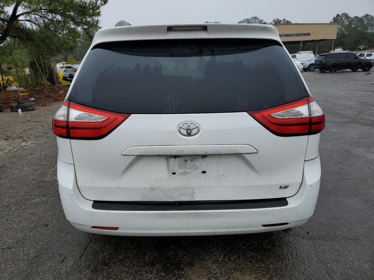 2015 Toyota Sienna - Image 6
