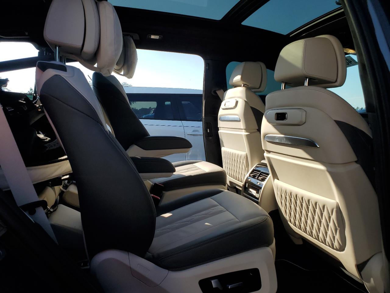 2024 BMW X7 - Image 11
