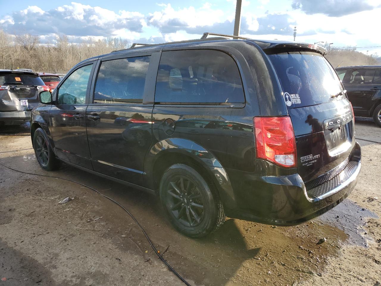 2019 Dodge Caravan - Image 2