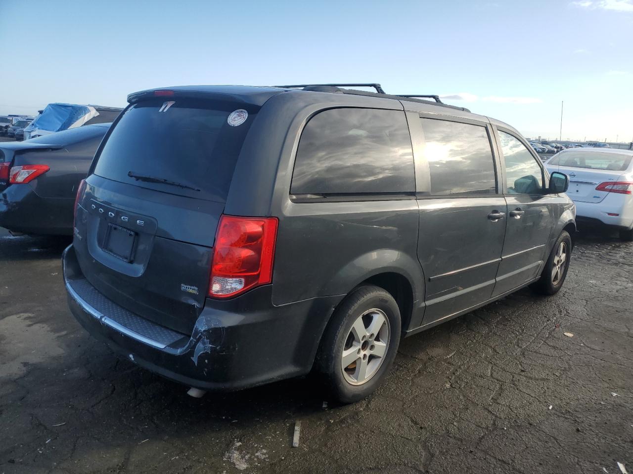 2012 Dodge Caravan - Image 3