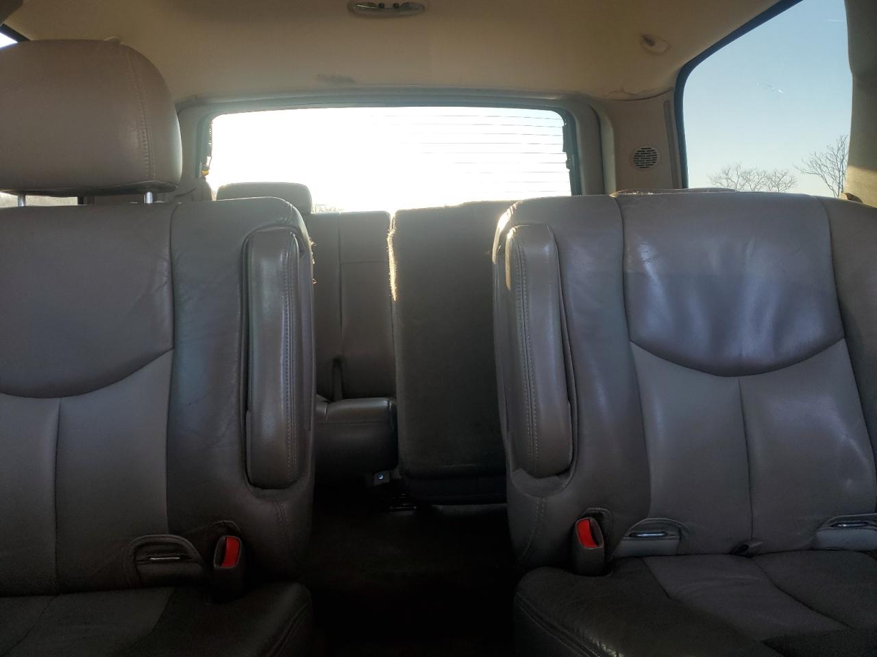 2004 GMC Yukon - Image 10