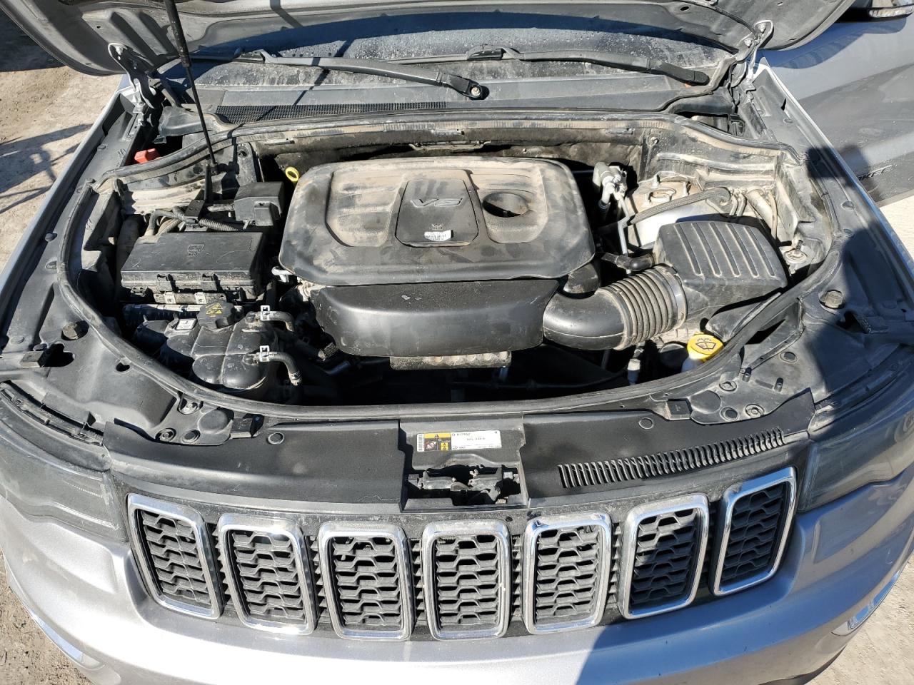 2017 Jeep Grand Cherokee - Image 12