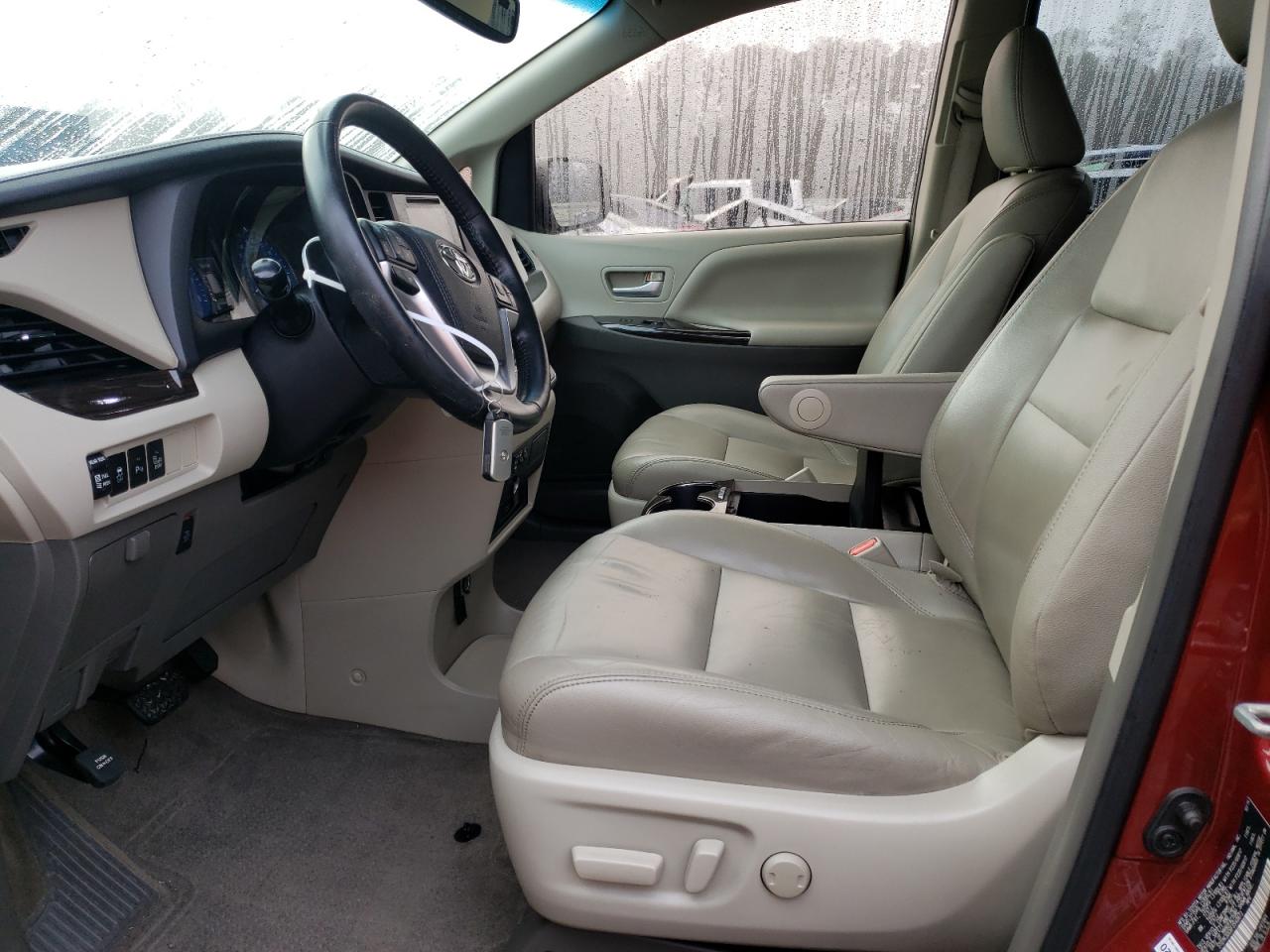2015 Toyota Sienna - Image 7